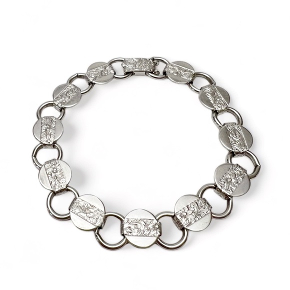Sarah Coventry Jewelry - Vintage Sarah Coventry Circle Etched Floral Round Link Bracelet Silvertone